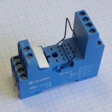 94.84.3SMA, Розетка с винтовыми клеммами (с зажимной клетью) для реле 55.32, 55.34, таймера 85.02, 85.04; применяются модули 99.80; в комплекте металлическая клипса 094.71; версия: синий цвет